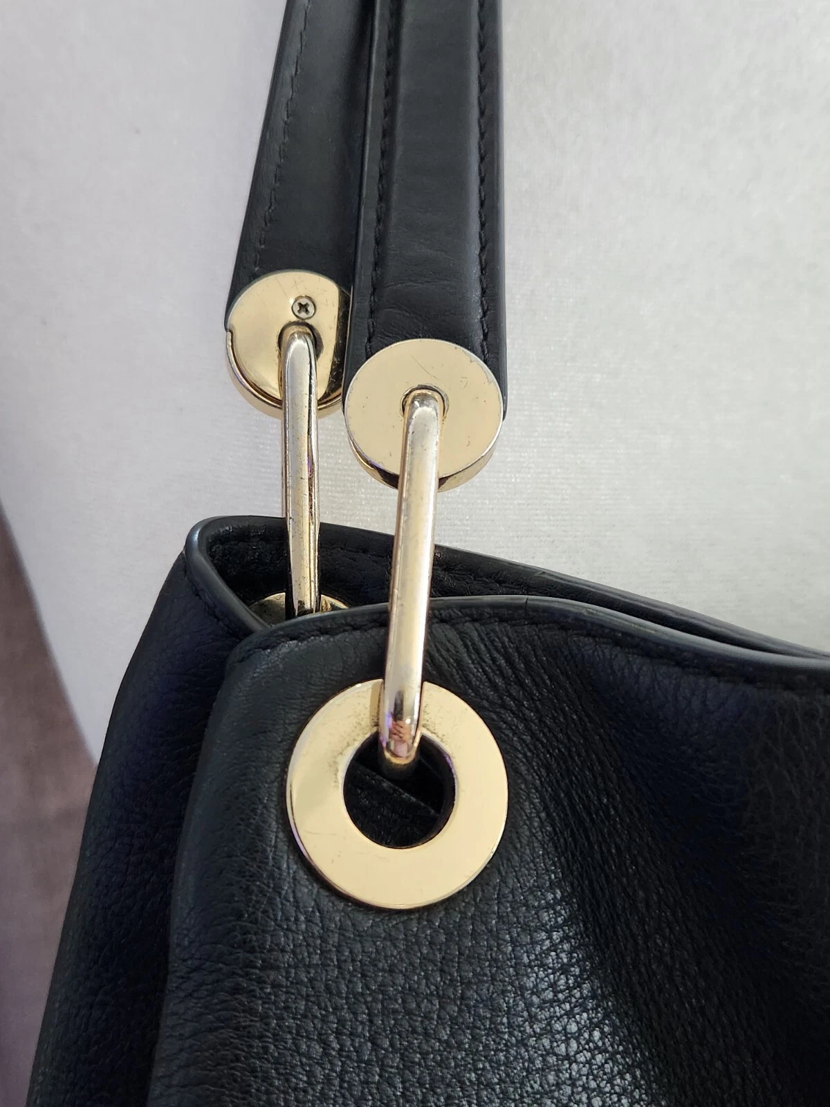 Borsa a tracolla MICHAEL Kors nera oro corvo grande in pelle con ciottoli