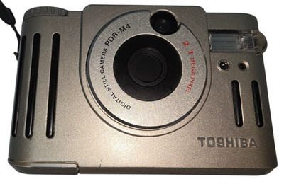 Toshiba PDR-M4 2.1MP Digital Camera Bundle Tested Working w/ Case Batteries