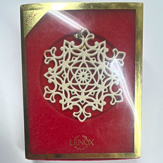 Lenox 2000 Annual White Porcelain Snowflake Christmas Hanging Ornament