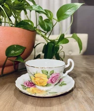 Royal Castle Queen Anne Vintage Teacup & Saucer Set Fine Bone China - England