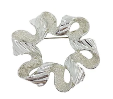 Sarah Coventry Textured Ribbon Silver Tone Circle Brooch Pin Pretty Vintage