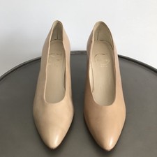 VTG Paloma Beige Tan Leather Pump Almond Toe Curved Heel Designer Look 8B Italy