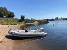 Zodiac  Boot YL 420 DL Robuster GFK-Rumpf mit Trailer und Johnson und Johnson
