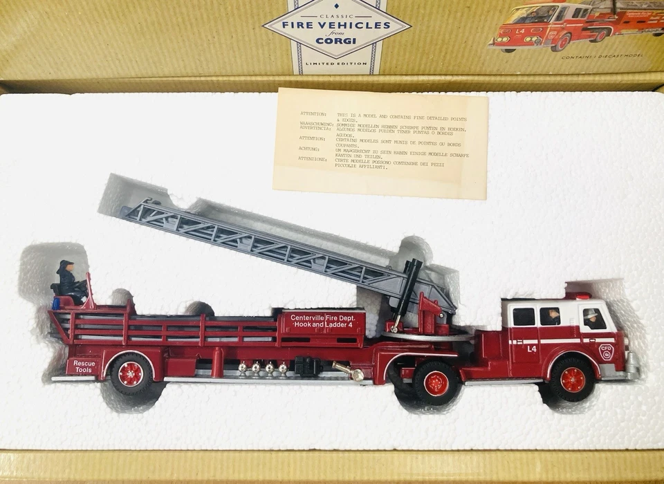 CORGI TOYS  - AMERICAN LA FRANCE AERIAL LADDER TRUCK CENTERVILLE Scala 1:50 - Immagine 2 di 4