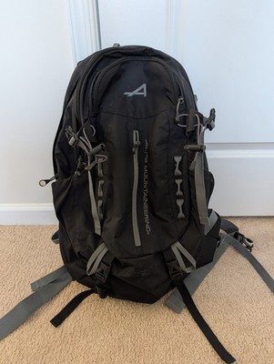 Alps Mountaineering Solitude 24 Backpack Black/Gray 24 Liter - Gently Used
