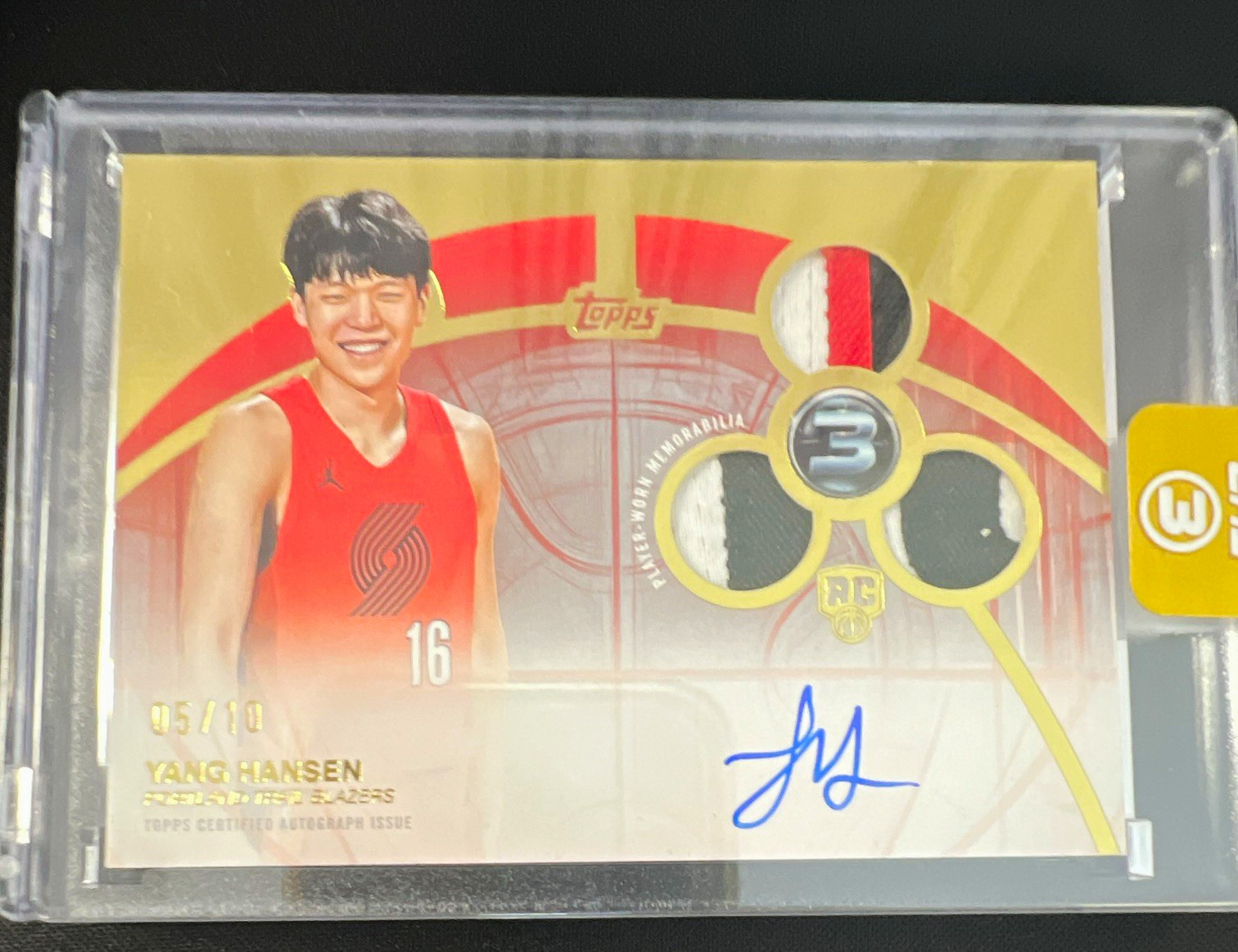 2025-26 Topps Three Yang Hansen Blazers #RAP-YH Rookie Auto Patch Gold 2/10