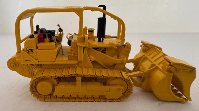 1:50 International Harvester 175 Demilition Bucket Loader With Winch 50-3072 - Image 2 of 4