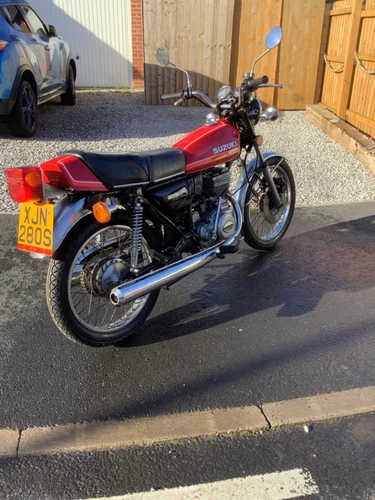 Suzuki GT 185 motorbike - Picture 8 of 12