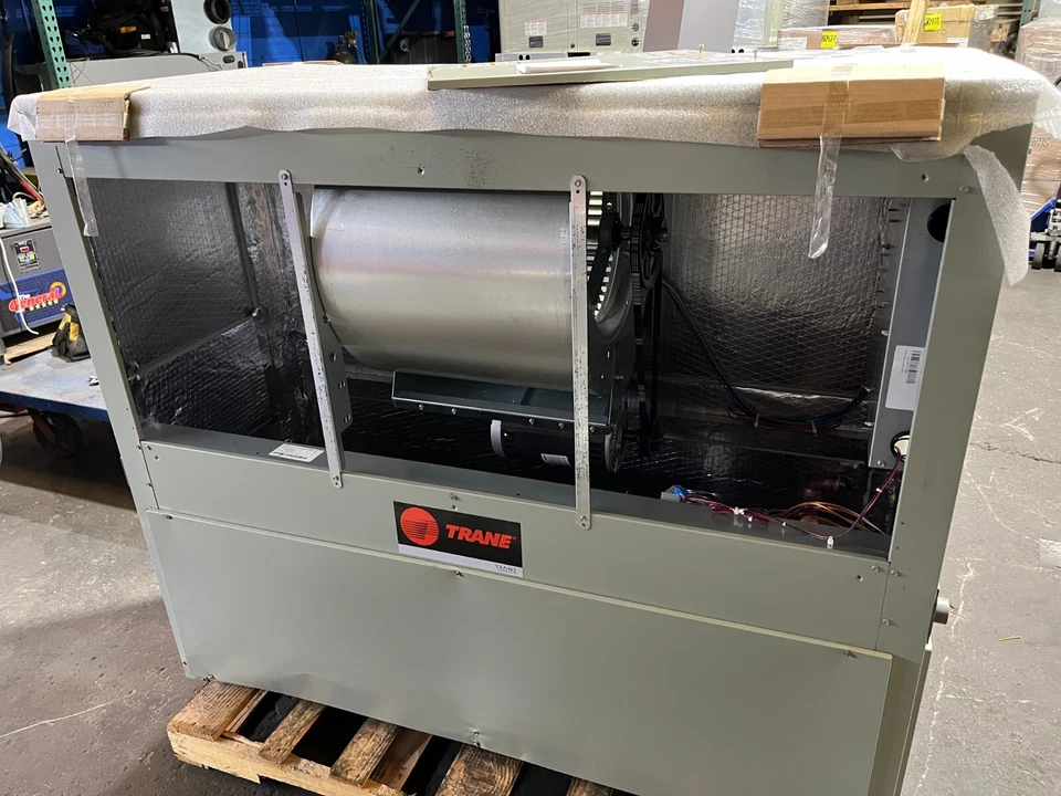 Trane / TWE12043AAAP06L / 208-230V / PH 3 / 10 toneladas / Air Han comercial Foto 2 de 4
