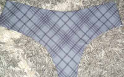 NeW Vspink no show thong Panty Size medium grey plaid 