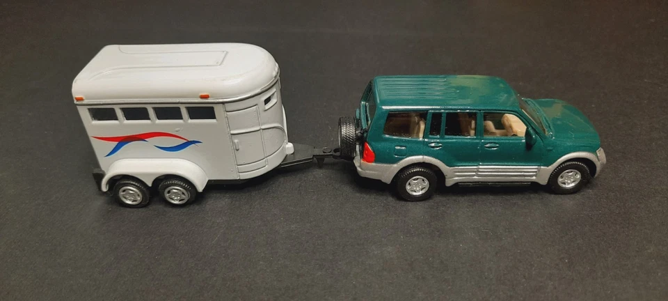 PAJERO CON TRASPORTO CAVALLI - Joy City 1/72 - pressofuso e plastica - lotto 1 - Immagine 2 di 4