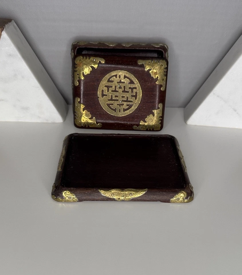 Antique 19th century Chinese rosewood box with brass/bronze bat and fish motif - Image 4 of 4