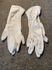 Vtg Grandos Beige Women  s Gloves 100 Nylon Sz 6.5 Buttons  Pleated At Wrist