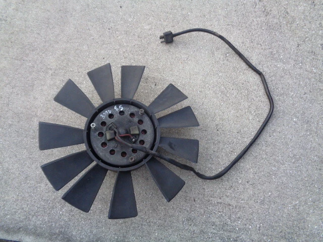Mercedes-Benz 300D 1985 ventilador de refrigeración del radiador delantero con motor y aspas OEM Foto 2 de 2