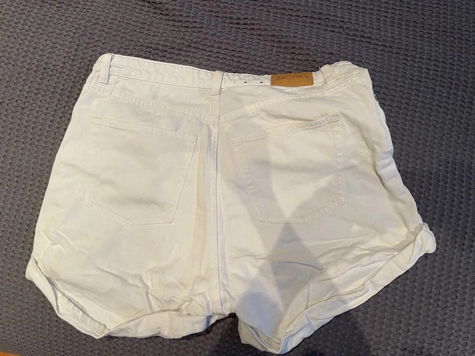 Monki Tallie cotton denim shorts in white - WHITE W30 - Image 2 of 3