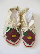 VTG Deerskin Native American Moccasins Beaded Shoshone Never used