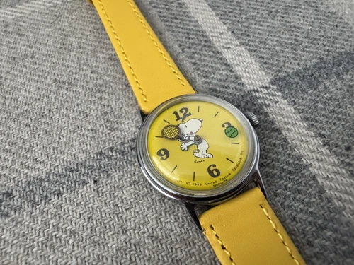 1970s Timex Snoopy Tennis Yellow MYSTERY BALL Mechanical Watch - Vintage working