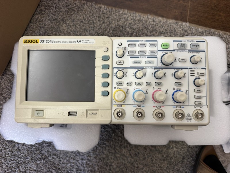 Rigol DS1204B Digital Oscilloscope LXI 4 Channel 200 MHz 2GSa/s  1PCS