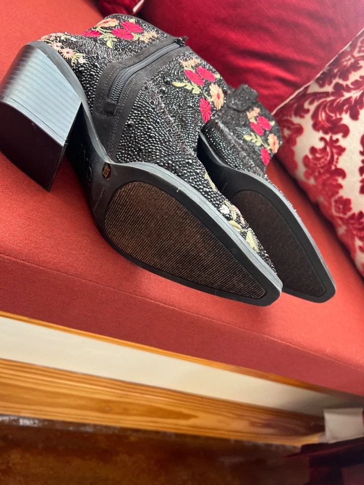 Botín Macy's I.N.C Floral Negro/Rojo Lentejuelas Talla 7/37 1/2 Nuevo Sin Caja Foto 4 de 4