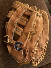 Spalding Rt. Handed SoftBall Glove 42-851 Player Series Deep Formed Pocket 12.5