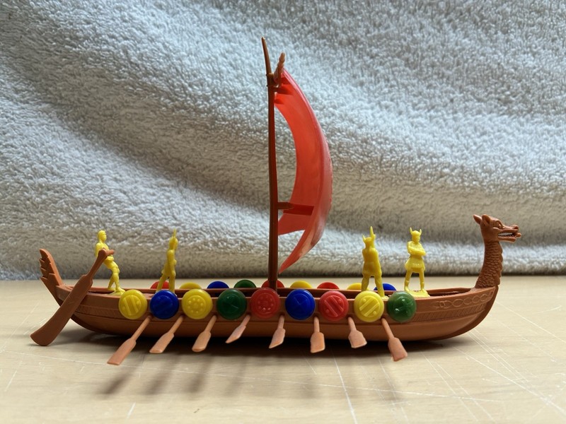 GIANT TOY SOLDIER CO. VIKING SHIP - VERY RARE Vintage & Fully Intact