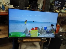 Samsung UN43DU7200DXZA 43" Crystal UHD TV with Mega Contrast