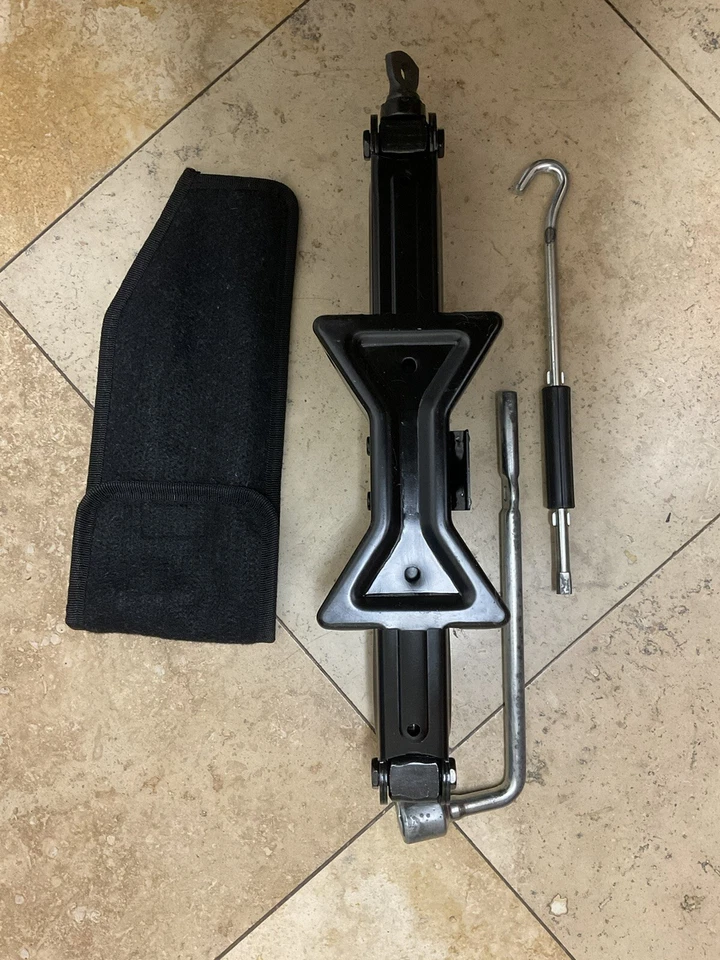 05-06-07-08-09-10-11-12-13-14-15 Juego de gatos de neumáticos Kia Sportage con herramientas OEM Foto 3 de 4