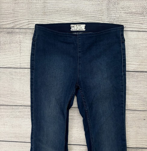 FREE PEOPLE PENNY PULL ON FLARE Womens Sz 26 Dark Denim Stretch Boho Jeans EXC - Picture 2 of 5