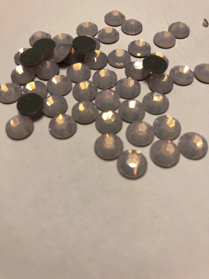 Cristal Swarovski Para Uñas redondo en color opalo rosa 4 pz Foto 3 de 4