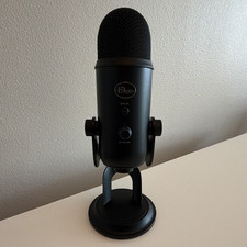 Blue Microphones - Blue Yeti Professional Multi-Pattern USB Condenser Microphone