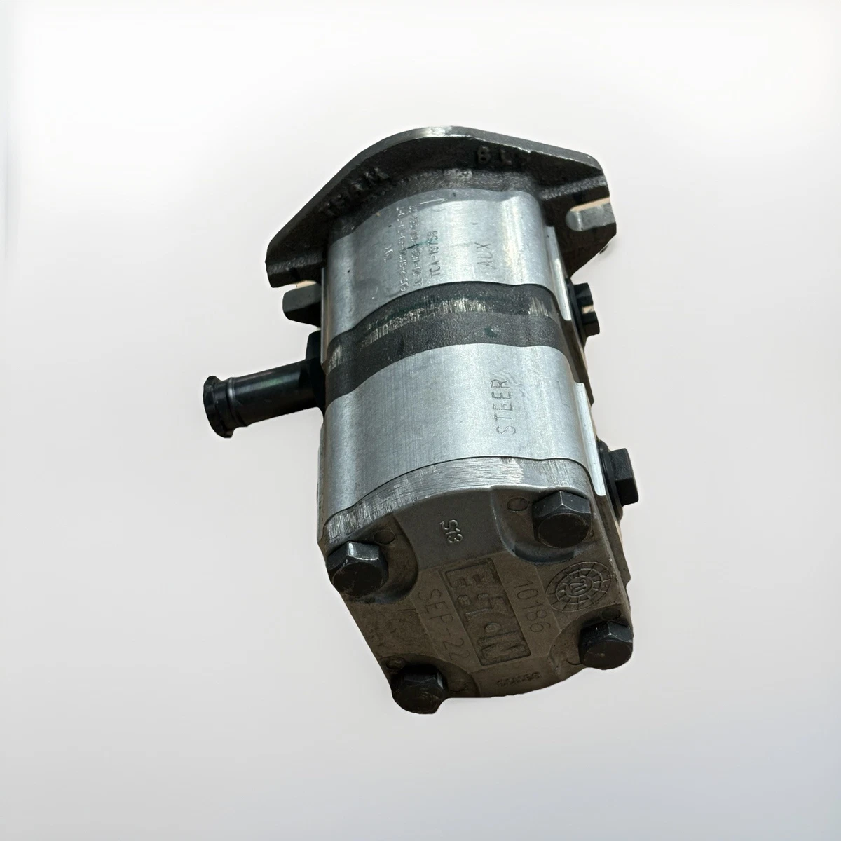 John Deere Pump, Gear TCA19758 photo 2