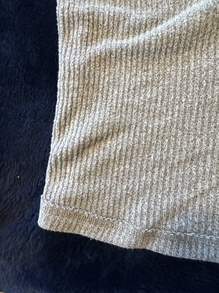 Camiseta sin mangas Abercrombie suave para dormir, gris suave con correas de satén encaje delicado sexy S Foto 3 de 4