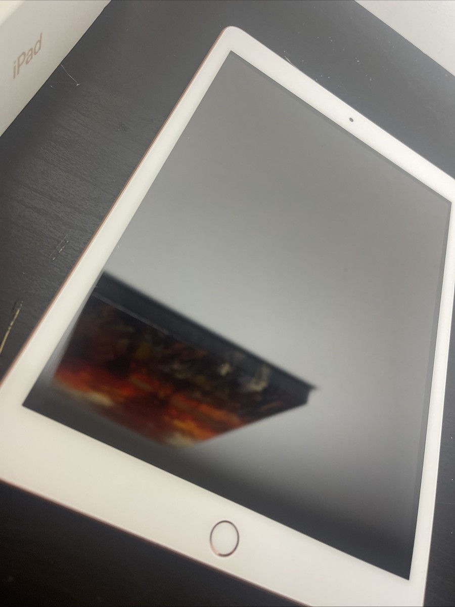 Apple iPad 8th Gen 10.2” 32GB Wi-Fi Gold A2270 - Excellent