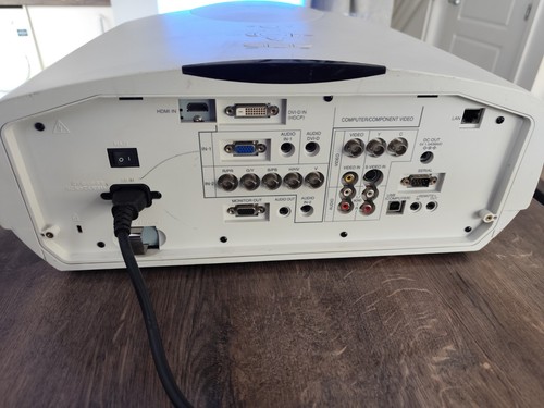 Mitsubishi WD3300U Projector - Picture 7 of 11