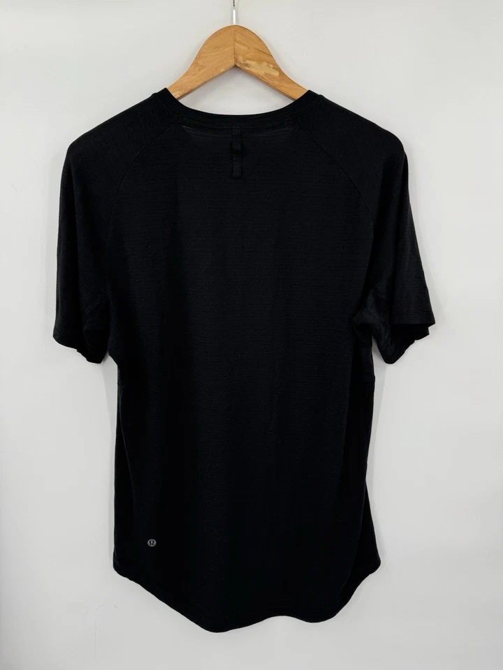 Camisa Lululemon Para Hombre Mediana Negra Drysense Entrenamiento Manga Corta Atletismo Foto 2 de 4