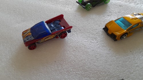Hot wheels MATTEL lot de 5 voitures F - Picture 3 of 7