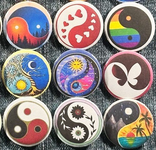 YING YANG 1,5" Spilla Bottoni Cinese Amore Spirituale Armonia Zen Pace, 30 Spille - Foto 7 di 9