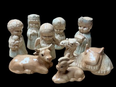 VINTAGE 8 PIECE GLAZED CERAMIC NATIVITY SET NO CHIPS