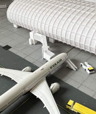 Generic Airport Terminal (White) 1:500 Diorama Model