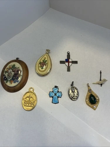 Vintage Costume Jewelry Religious Decorative Pendant Lot