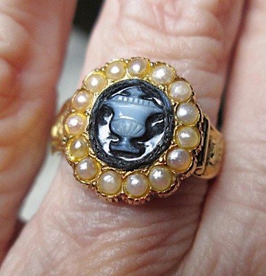 ANTIQUE GEORGIAN 1756 MOURNING RING 16-18K GOLD PEARLS CAMEO HAIR COMPARTMENT