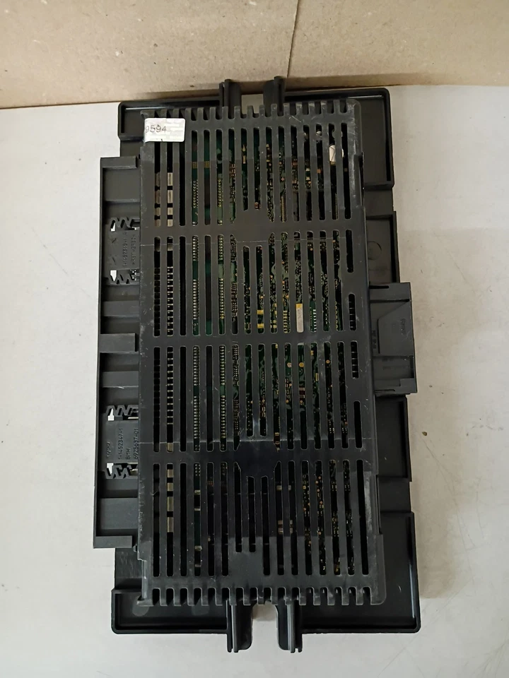 2006–2008 BMW 325i E90 FRMFA Footwell Light Control Module OEM 61356988000-01 - Image 3 of 4