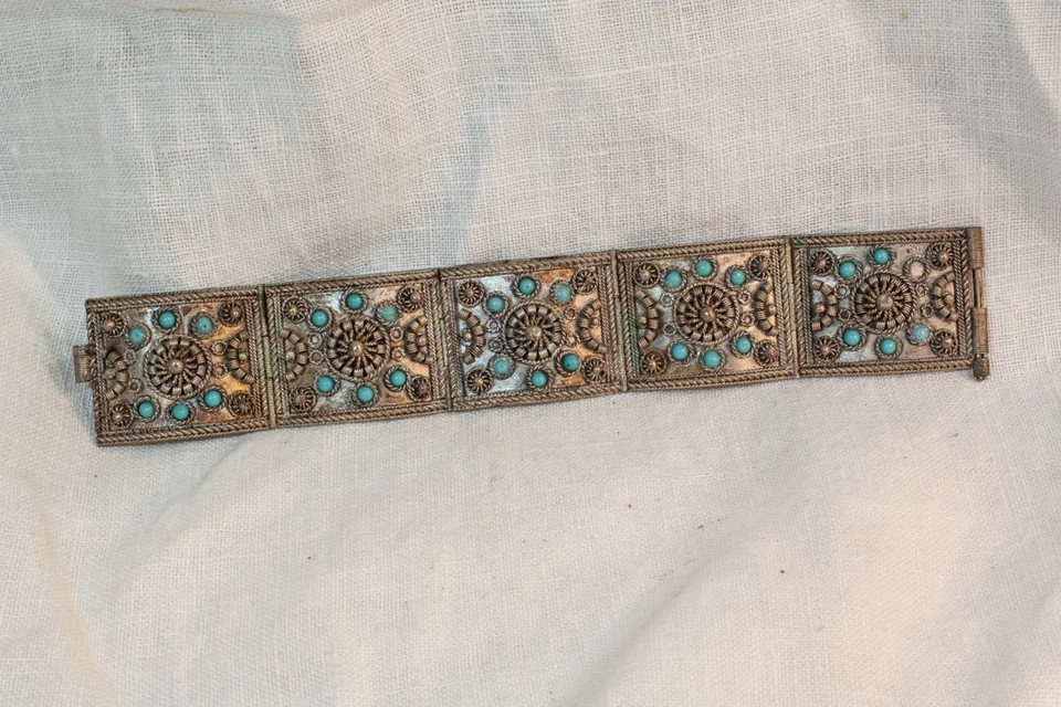 Armband mit 5 beweglichen, rechteckigen Gliedern. Je 6 Türkis farbige Einlagen  - Bild 1 von 4