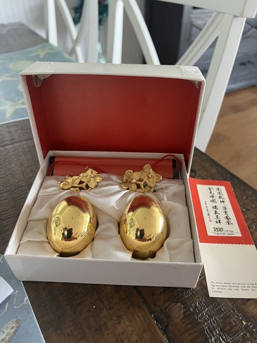 RISIS Singapore, TwoHeavy 22K gold plated Eggs with Stands and Box - Picture 4 of 5