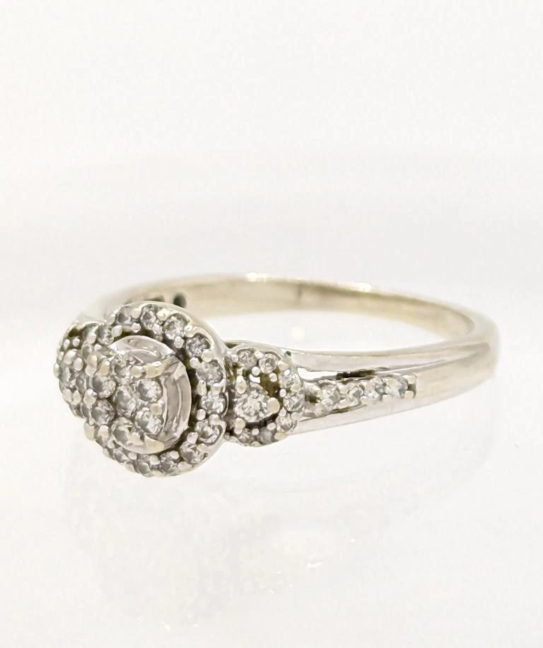 10K 2.8g White Gold Diamond Split Shank Halo Setting Engagement Ring Size-6 - Image 4 of 4