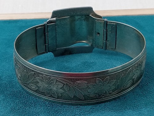 Unique Art Deco Belt Buckle Clasp Style Silver plate Bangle Bracelet: - Picture 4 of 7