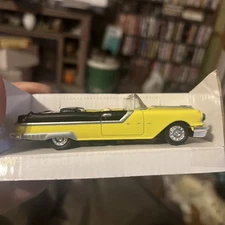 Sun Star Platinum 1955 Pontiac Star Chief Convertible  1:32 New 