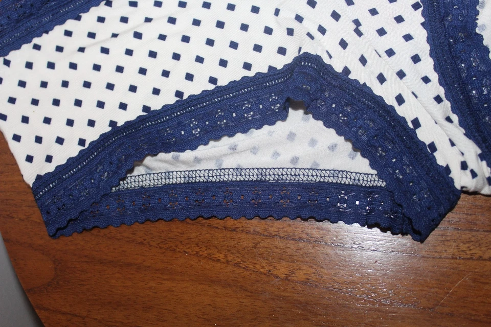 HANKY PANKY DREAMEASE BOYSHORT CROCHET ENCAJE RIBETE GEOMÉTRICO AZUL Y BLANCO TALLA M Foto 2 de 4