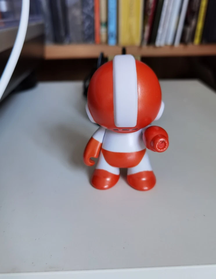 Capcon Kidrobot Mega Man red & white Loot Crate exclusive vinyl figure, Megaman - Image 2 of 4