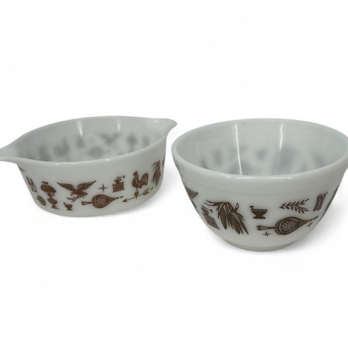 70's vintage Pyrex Early American pattern bowl set of 2 Serve Wear Patriotic - Image 1